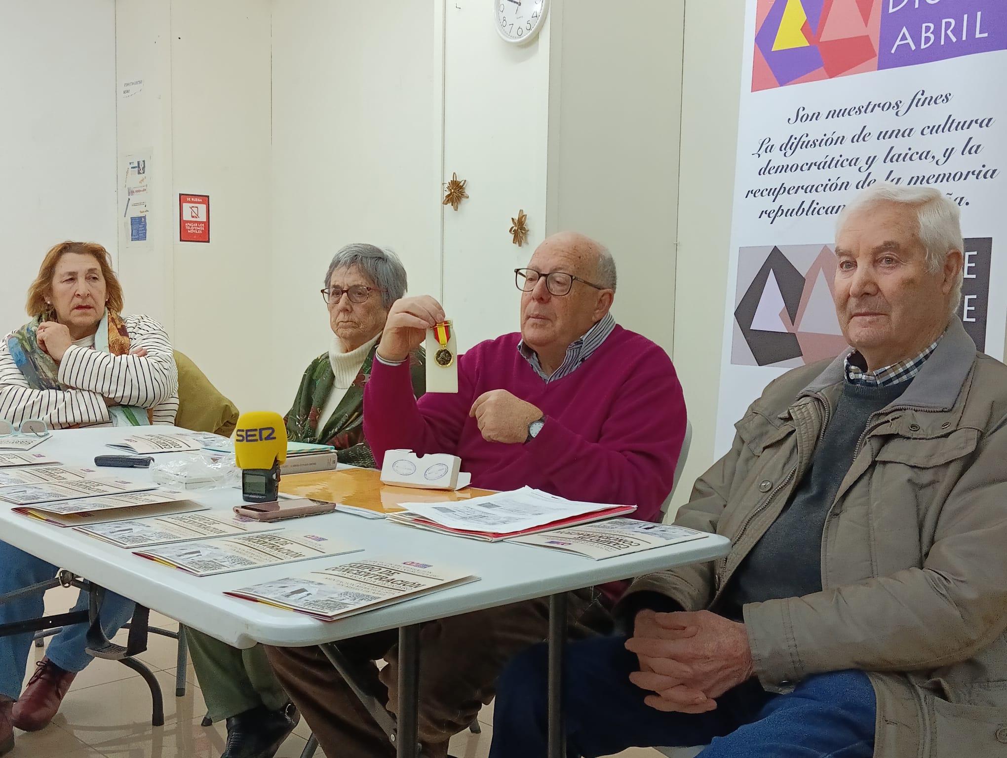 La sede de la AV Allendeduero albergó este viernes la presentación de este cuadernillo y otras &#039;reliquias&#039; de esta página negra