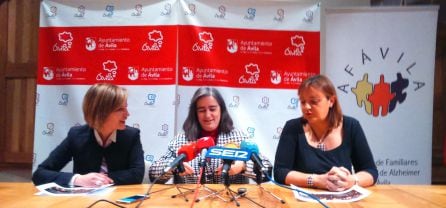 Ana Barrera, directora del Centro Integral de Demencias, Sonsoles Sáchez-Reyes, teniente alcalde de Cultura y Montserrat Cortés, presidenta de AFÁVILA