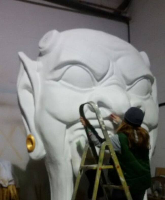 Momento de construcción de la escenografía de El perro andalu