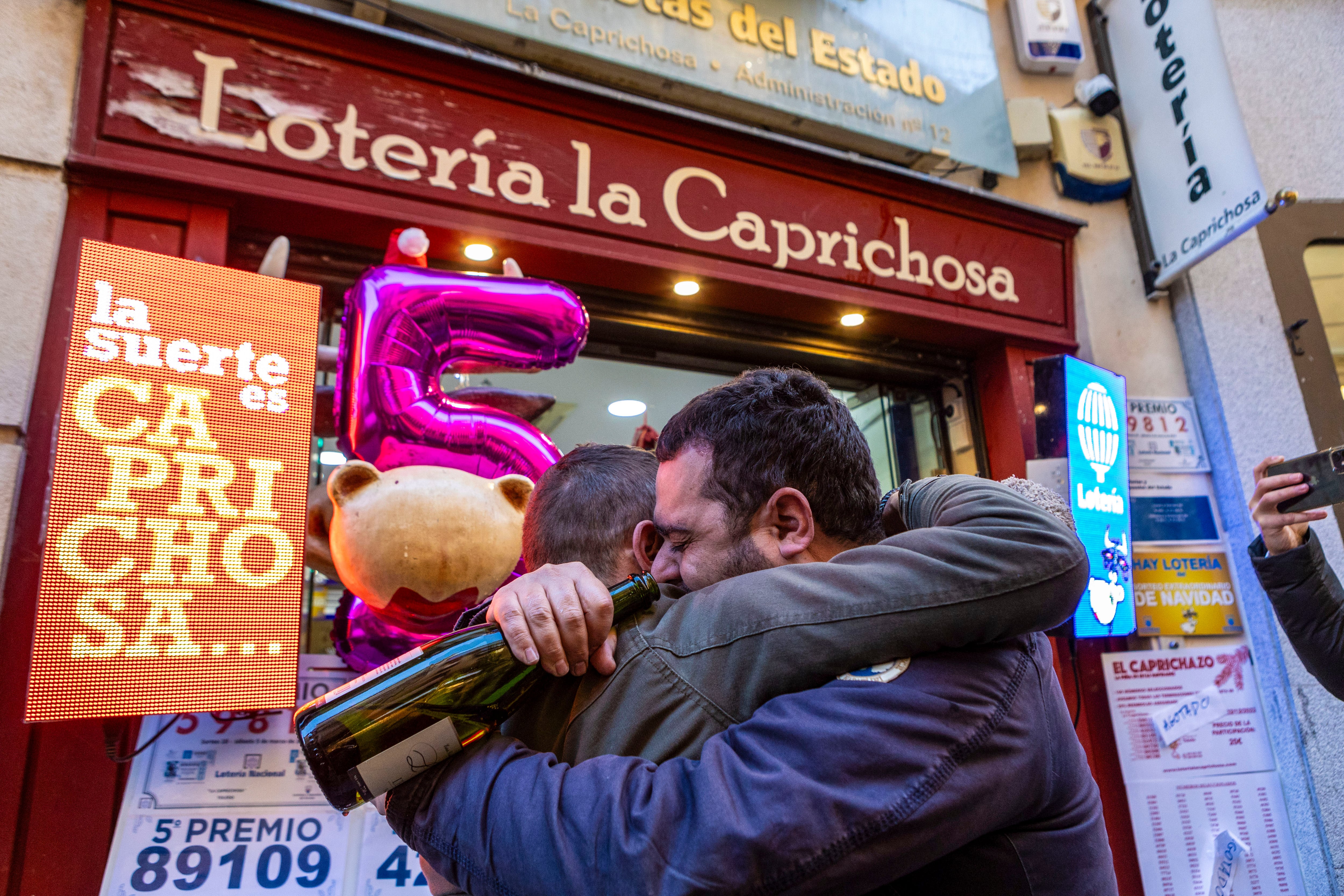 Vista de la administración La Caprichosa de Toledo durante el Sorteo de Navidad de 2023 en el que vendió varios premios