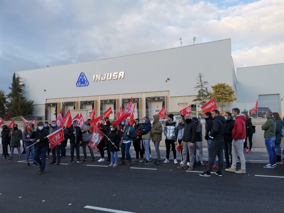 Piquete informativo frente a la empresa Injusa 