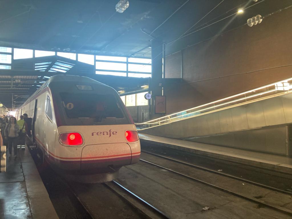 Imagen de archivo de un tren ave en la estación de Atocha de Madrid