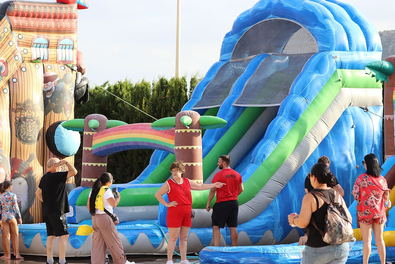 El Elda Summer Joven contó con hinchables para niños y mayores