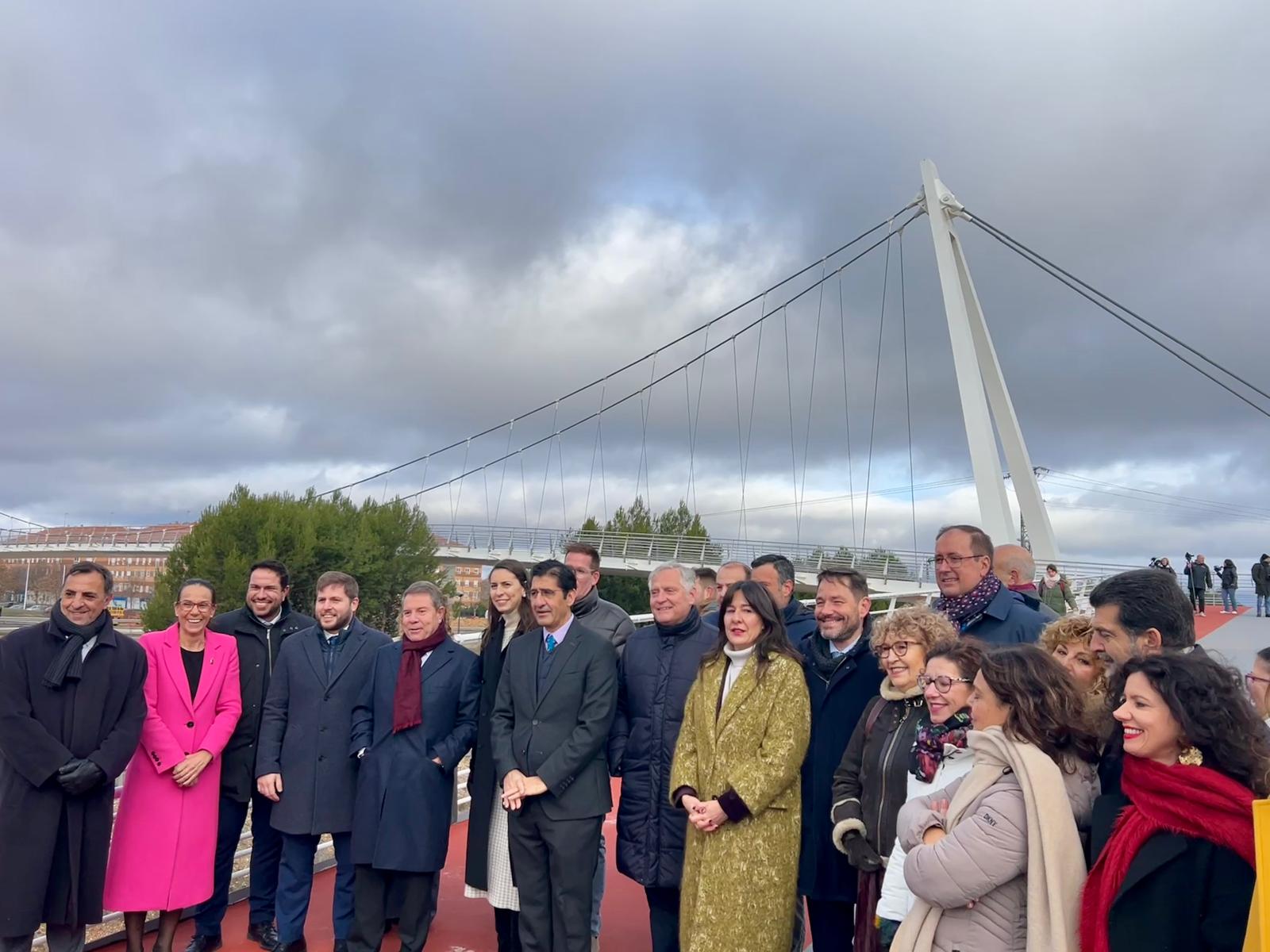 Autoridades en la inauguración de la pasarela Ciudad Real-Miguelturra