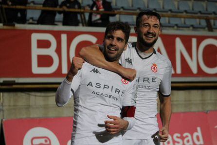 Iván González y Rodas celebran el primer tanto leonés