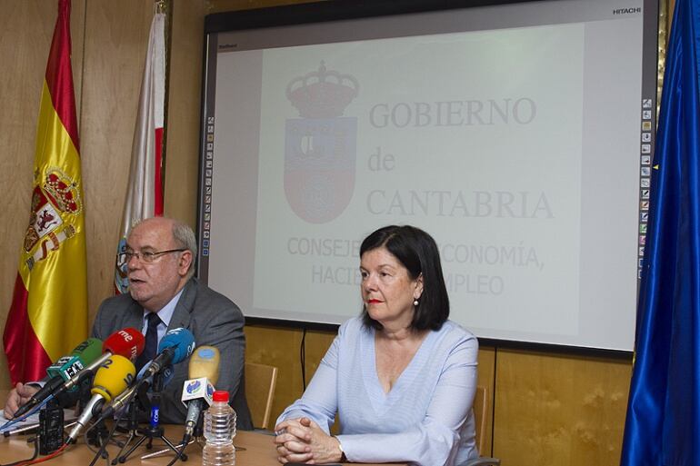 Sota durante la presentación, esta mañana, del estudio de refinanciación de la deuda de Cantabria. 