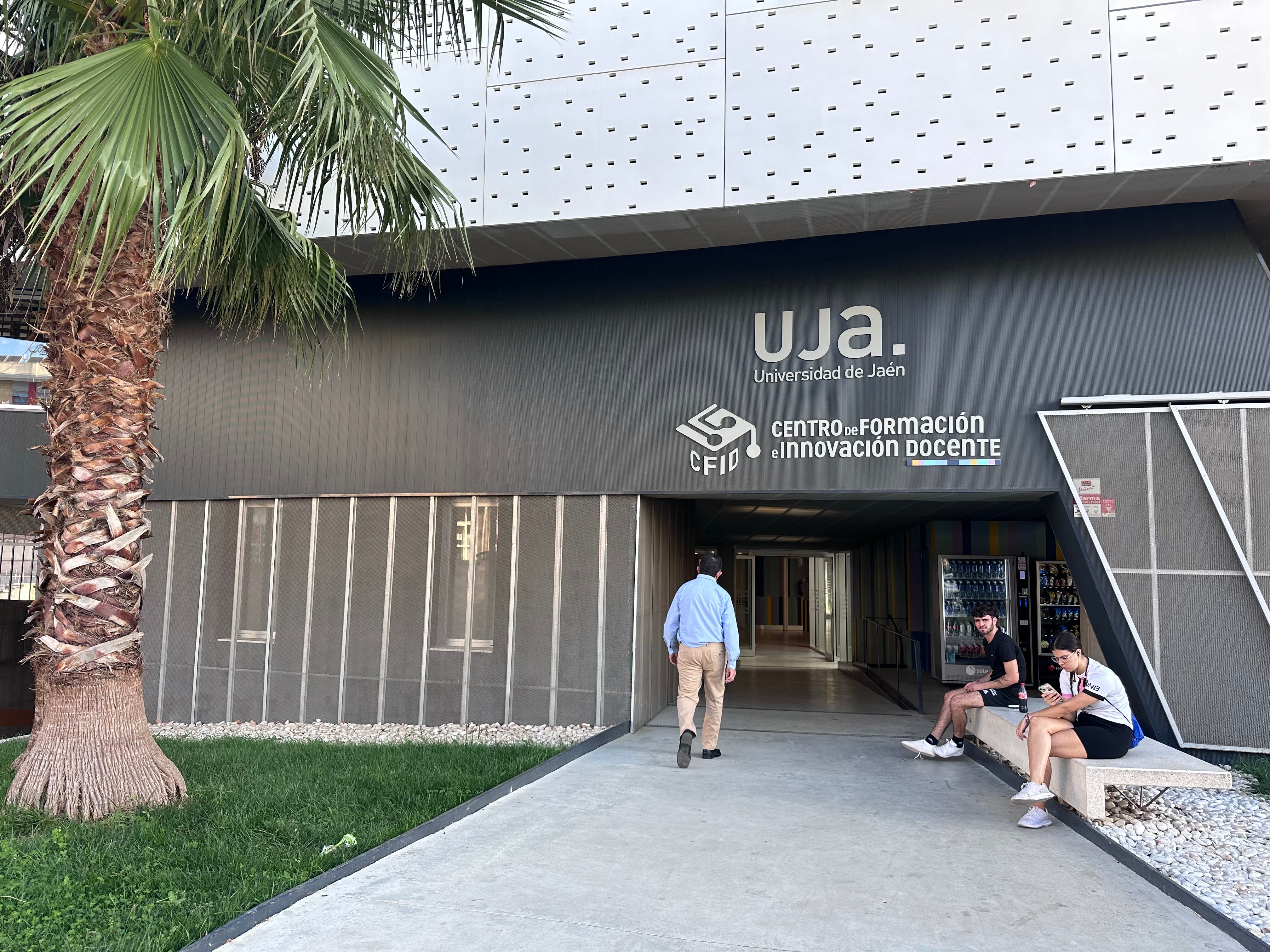 La UJA inaugura sus nuevas instalaciones.