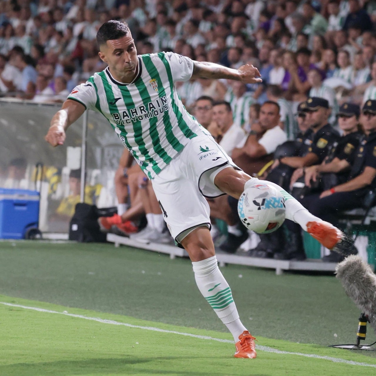 Sergi Guardiola controla un balón (Prensa CCF)