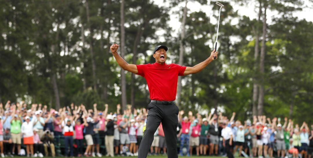 Tiger Woods celebra su victoria en Augusta