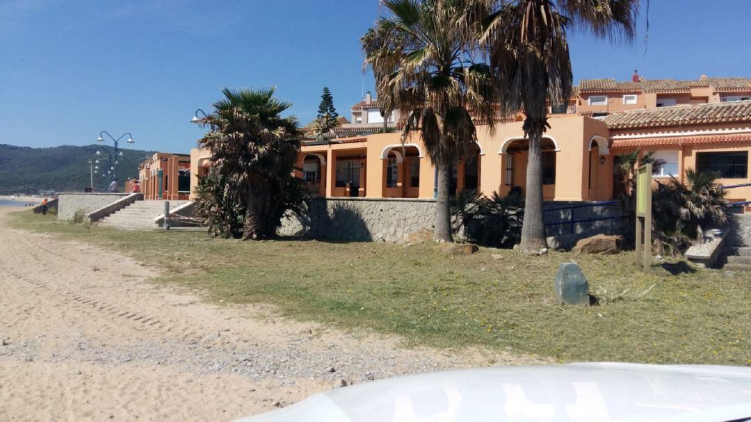 Trabajos en la playa de Getares.