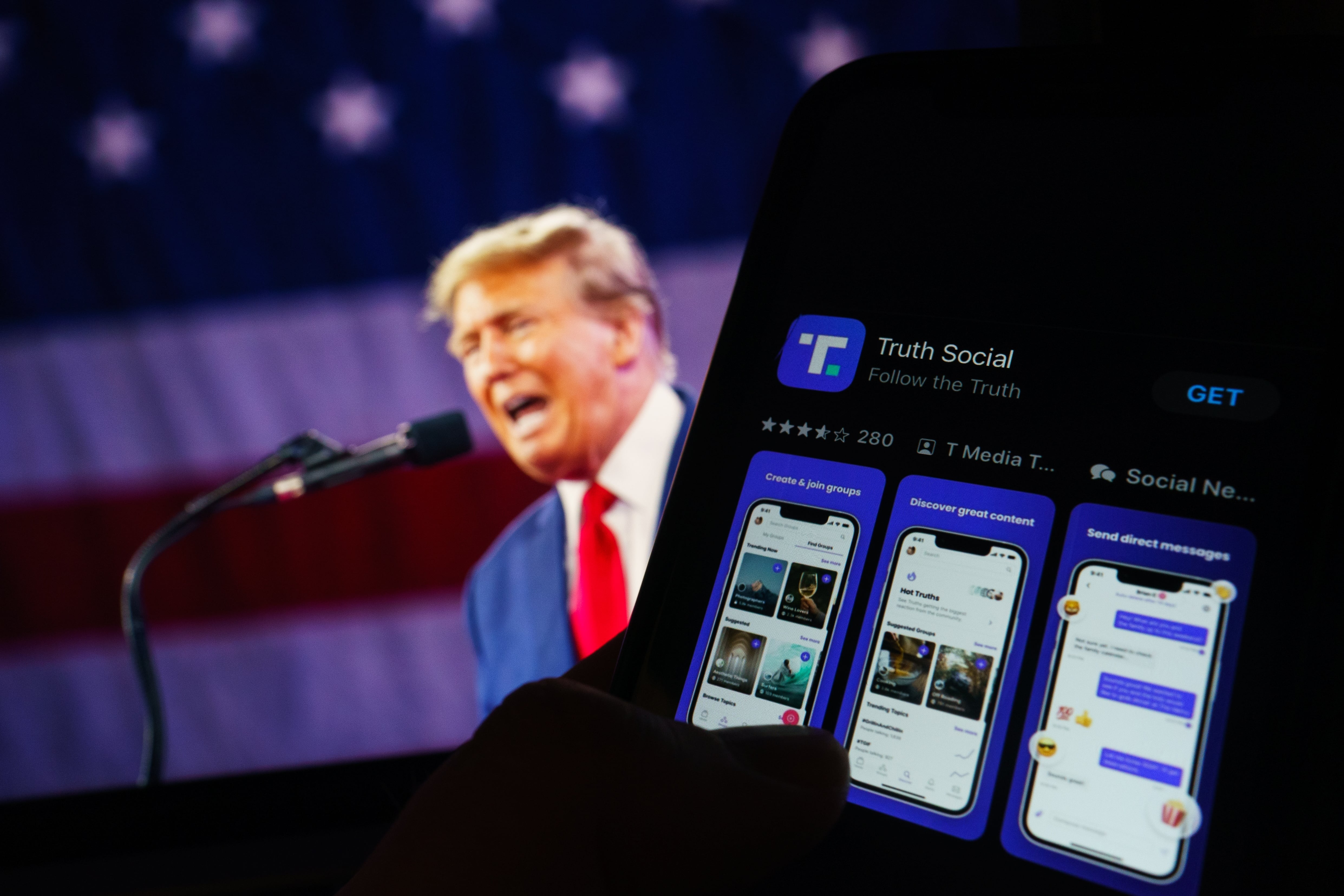 Washington (Usa), 02/04/2024.- A photo illustration of social media platform Truth Social shown on a mobile phone and former US President Donald Trump (L) in Washington, DC, USA, 02 April 2024. Stock in the parent company, Trump Media and Technology Group, fell sharply in the last 48 hrs after the organisation reported loses of $58 million last year. EFE/EPA/WILL OLIVER
