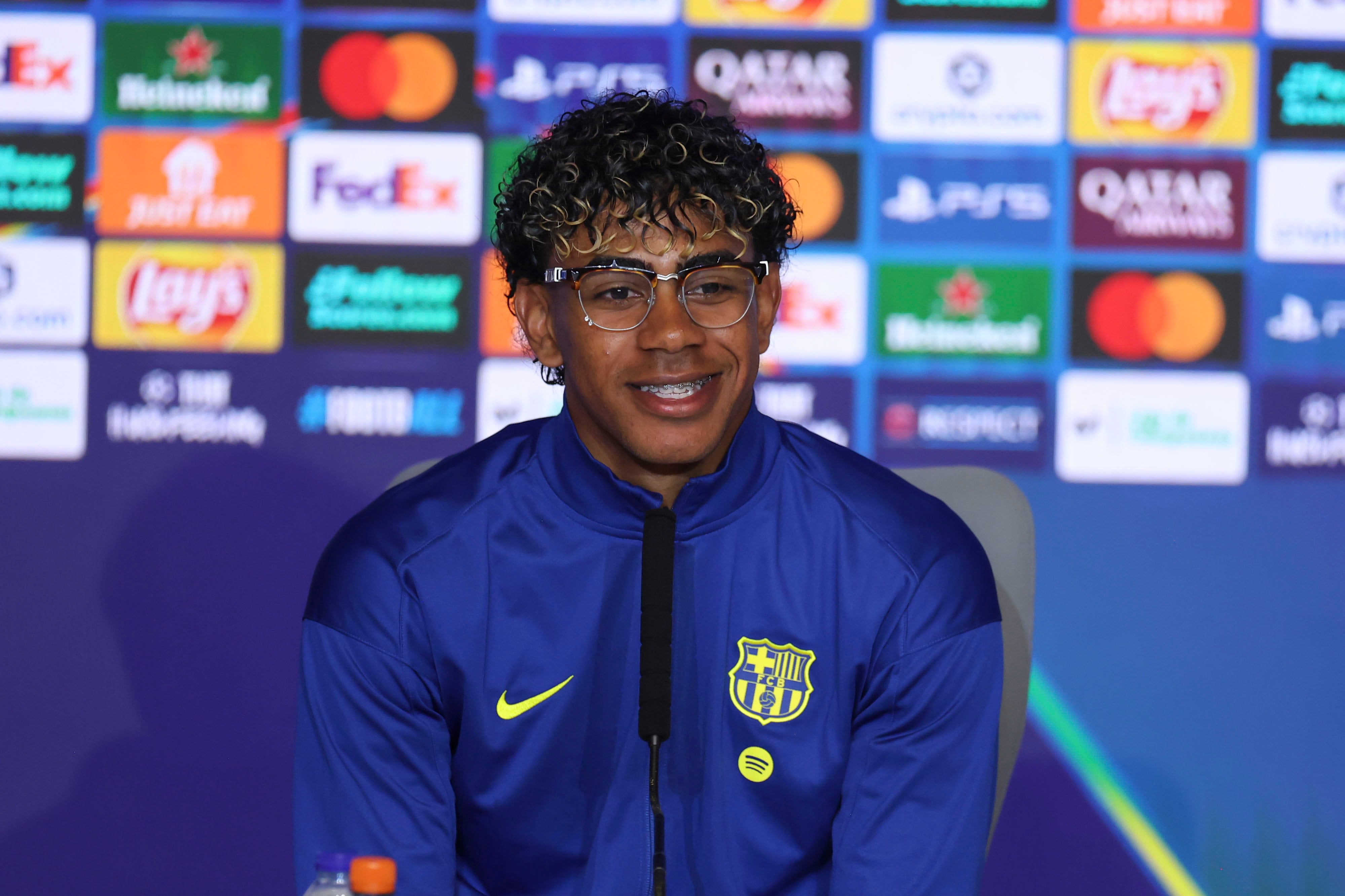 MADRID, 13/04/2026.- El delantero del Barcelona Lamine Yamal durante la rueda de prensa ofrecida este lunes en el estadio Metropolitano, en la víspera del partido de vuelta de cuartos de final de la Liga de Campeones que disputan ante el Atlético de Madrid. EFE/ Kiko Huesca