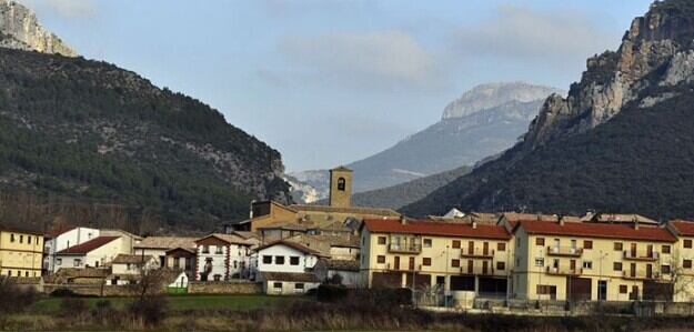 Sigüés es uno de los pueblos que salen del nuevo mapa de transportes del Ministerio