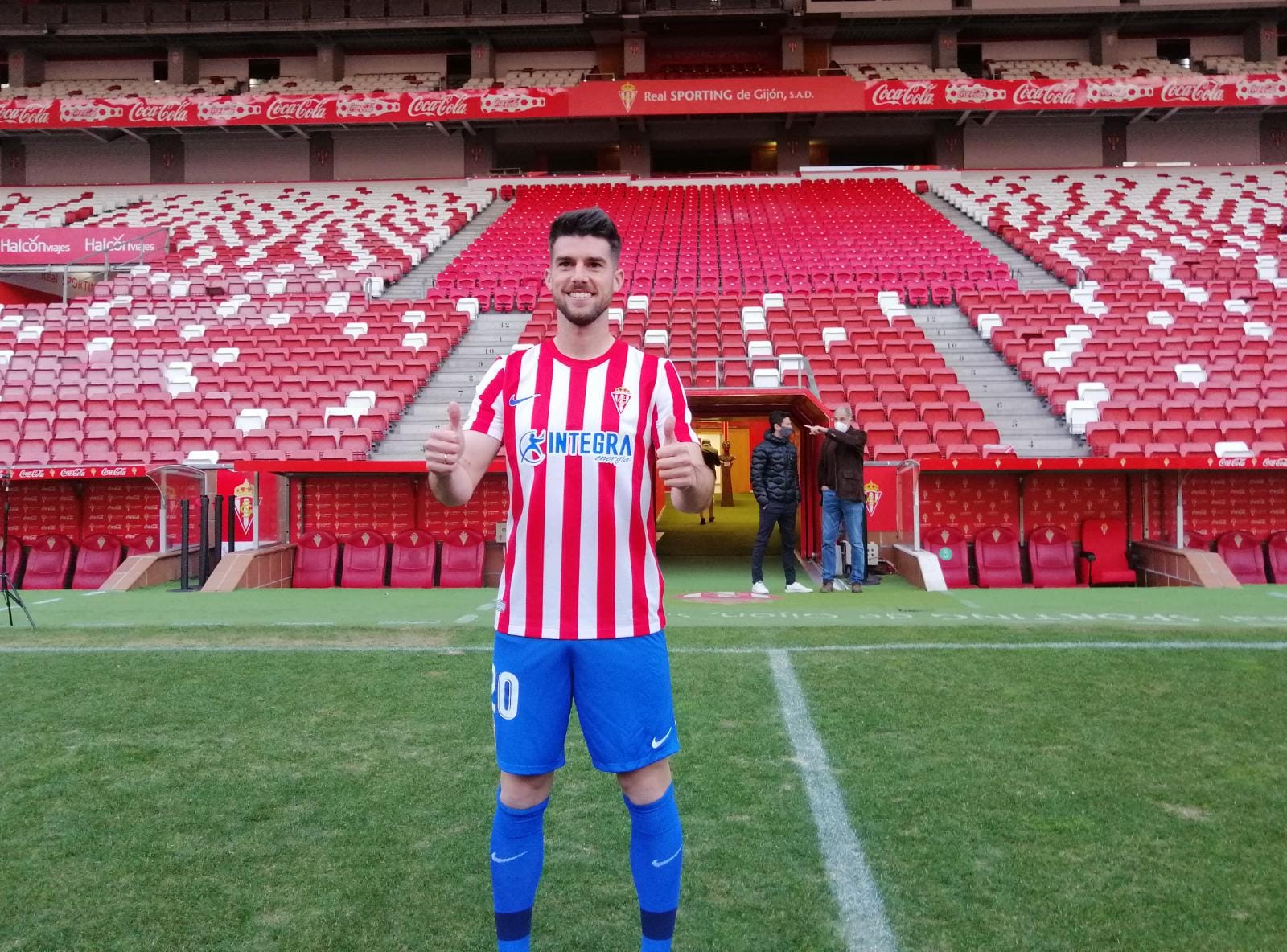 Jordi Calavera durante su presentación en El Molinón.