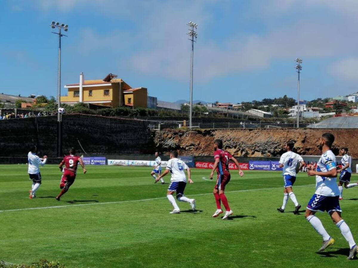 El Tenerife B golpea primero y el Linares se conjura para remontar en casa