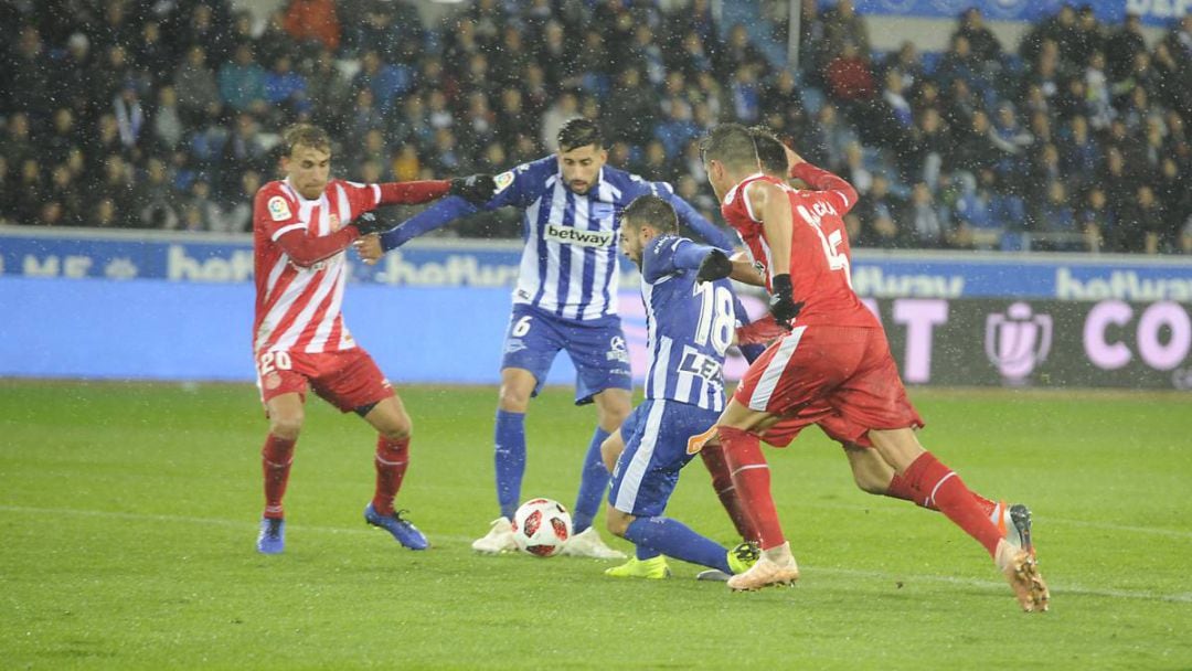 El partido estuvo pasado por agua durante los 90 minutos.