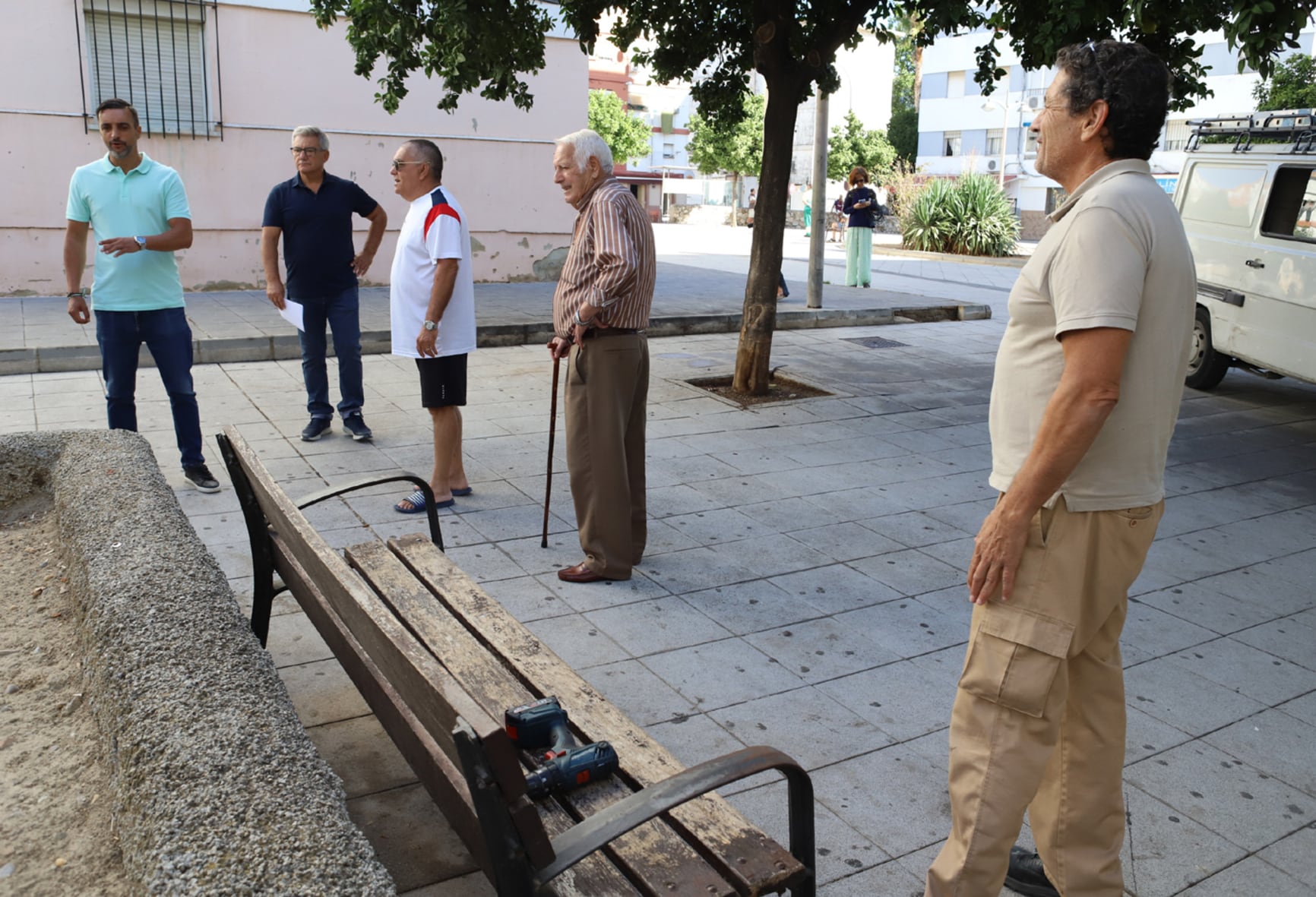 José Antonio Díaz durante su visita a la Barriada de Los Naranjos