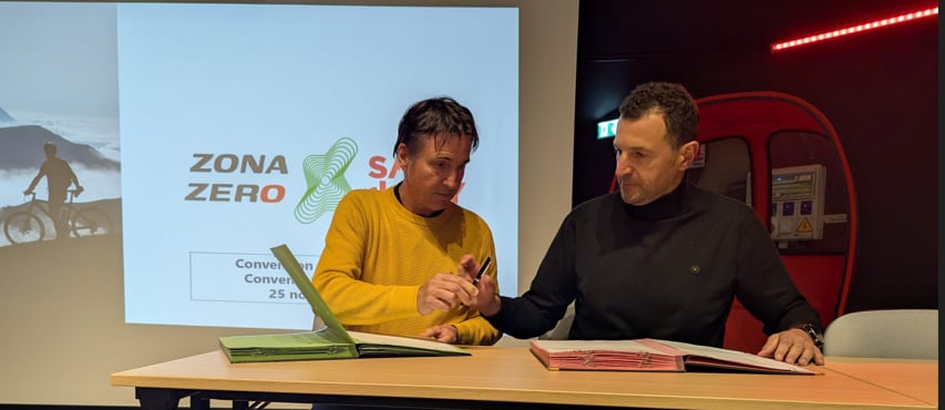 Momento de la firma del convenio