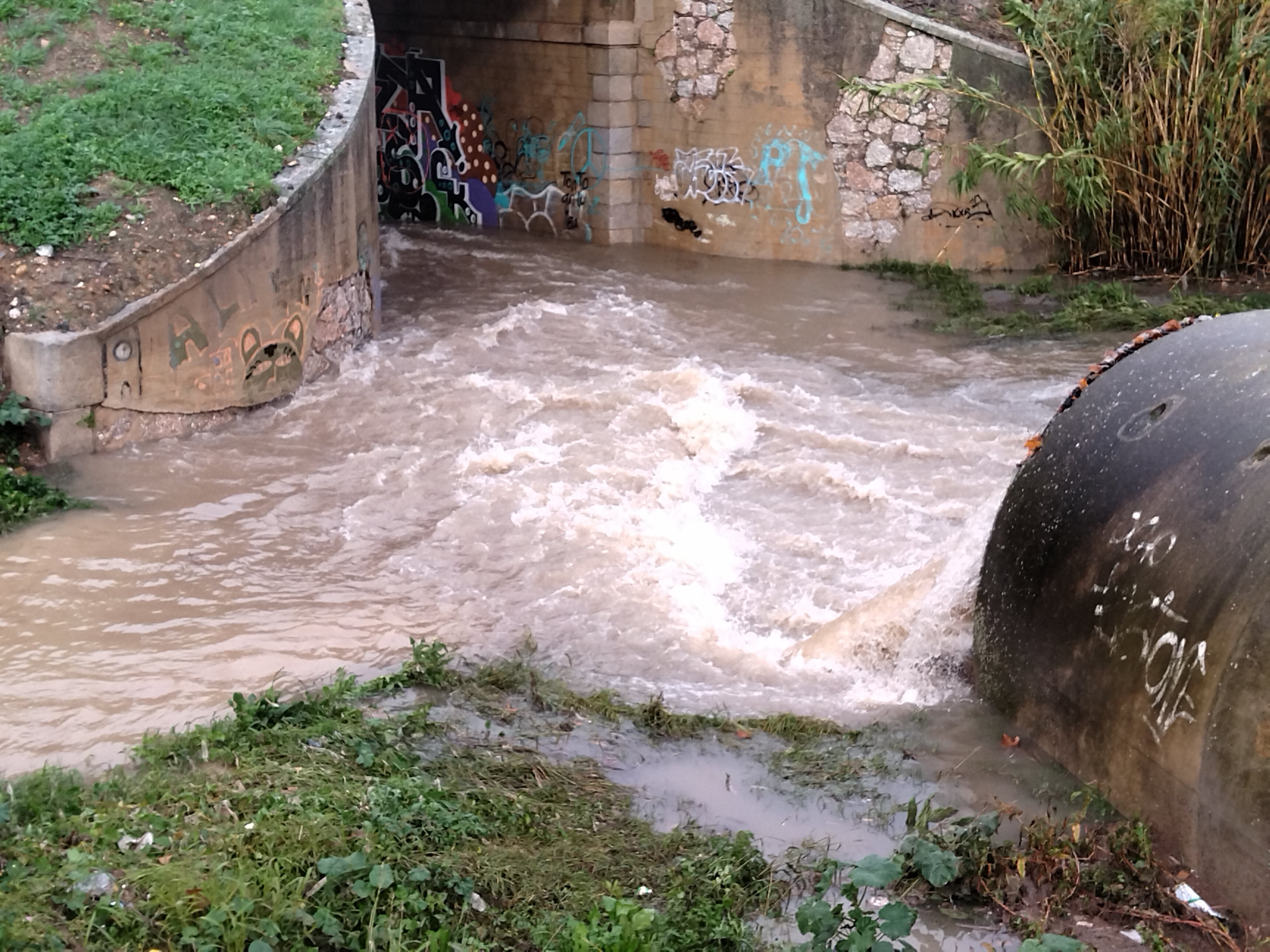 Vertido del agua de lluvia al Arroyo el Regajo de Don Benito