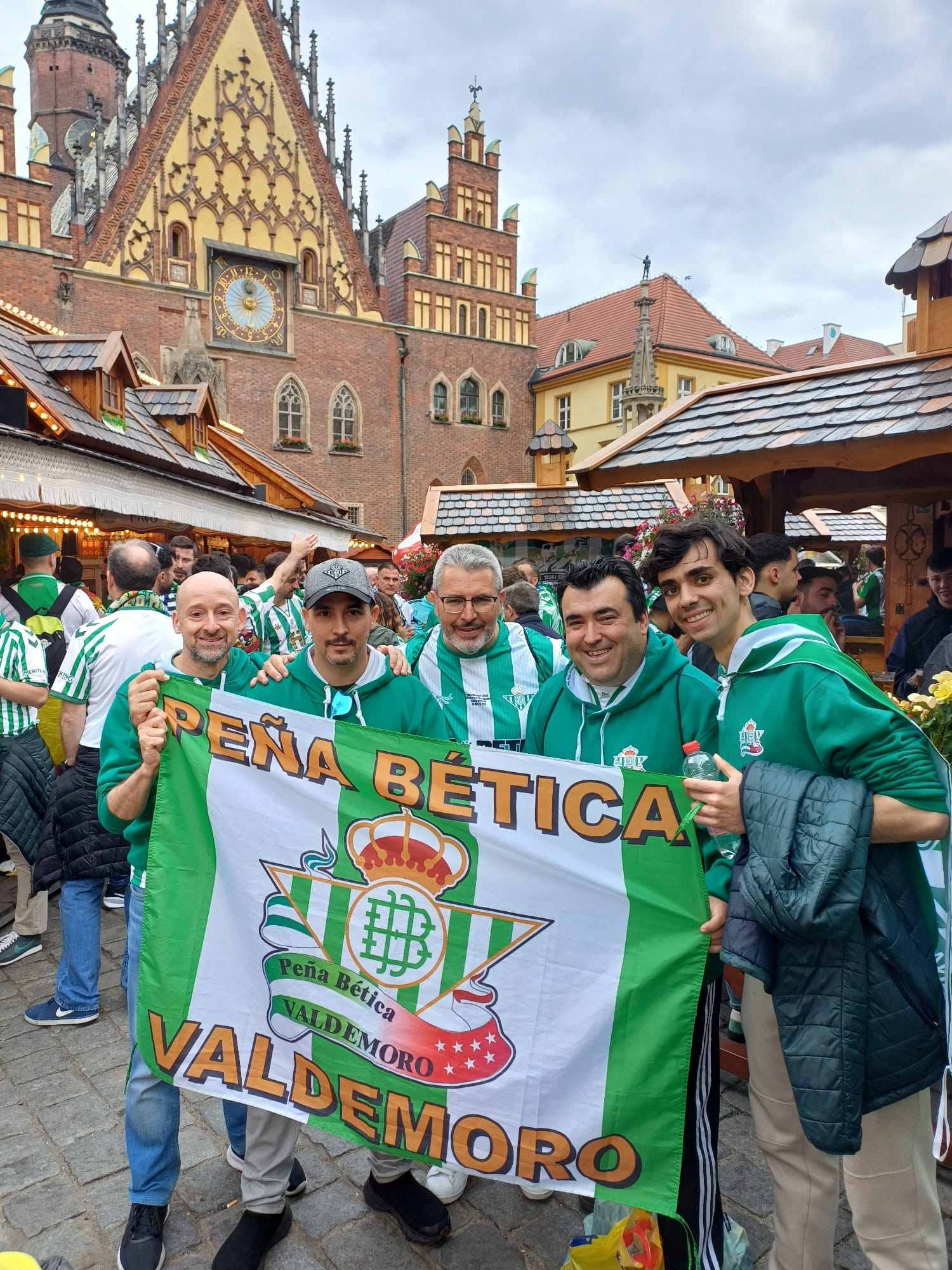 Los béticos valdemoreños, en la previa del partido