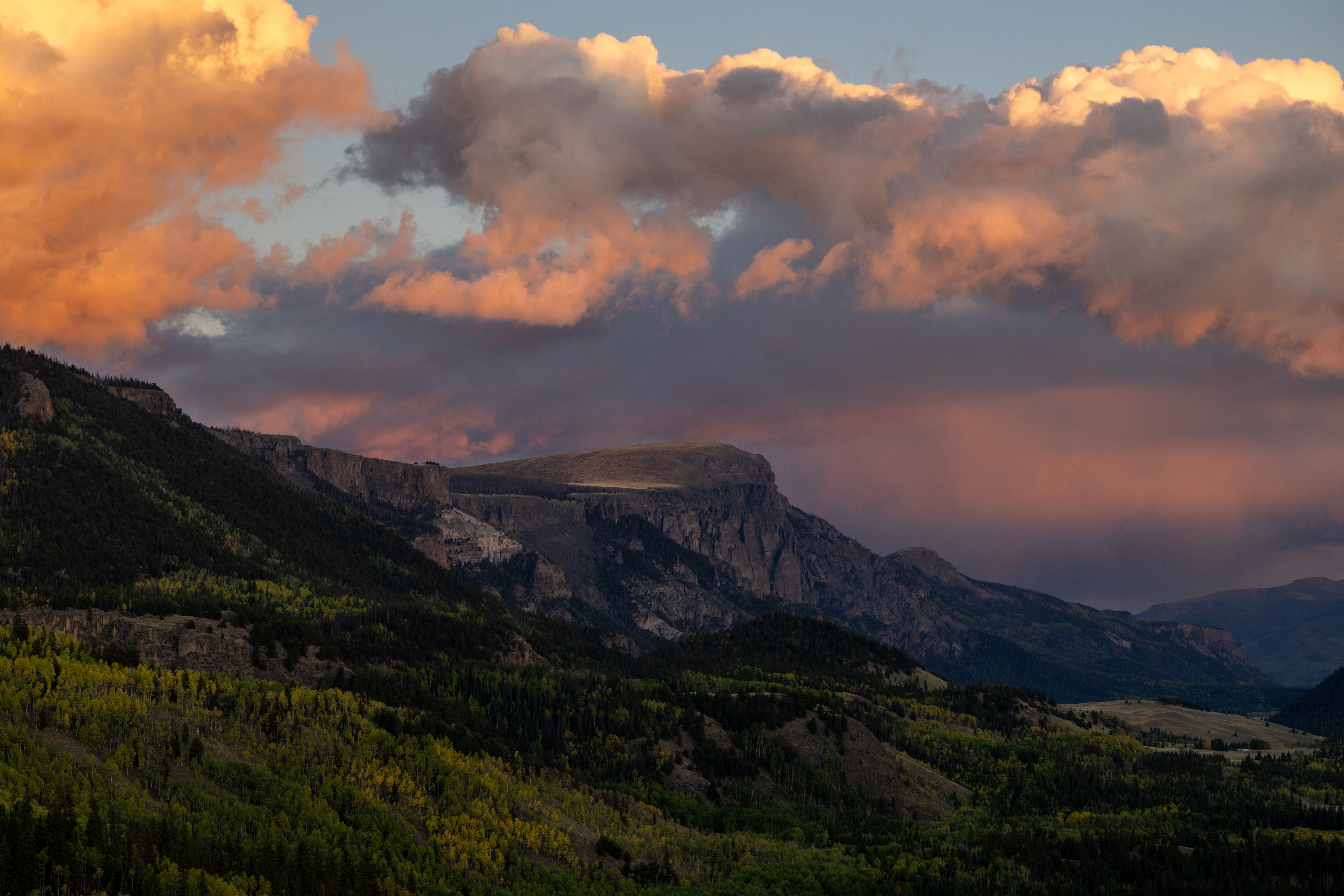 Una montaña en el condado de Colorado.