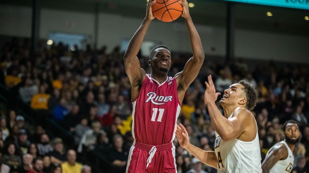 Devine Eke, nuevo ala pívot del Palencia Baloncesto