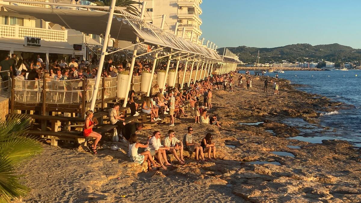 Marcos Serra quita hierro a los problemas por el turismo de excesos en Sant Antoni