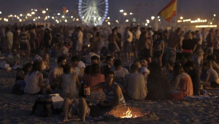 Celebración de la noche de San Juan en las playas valencianas 