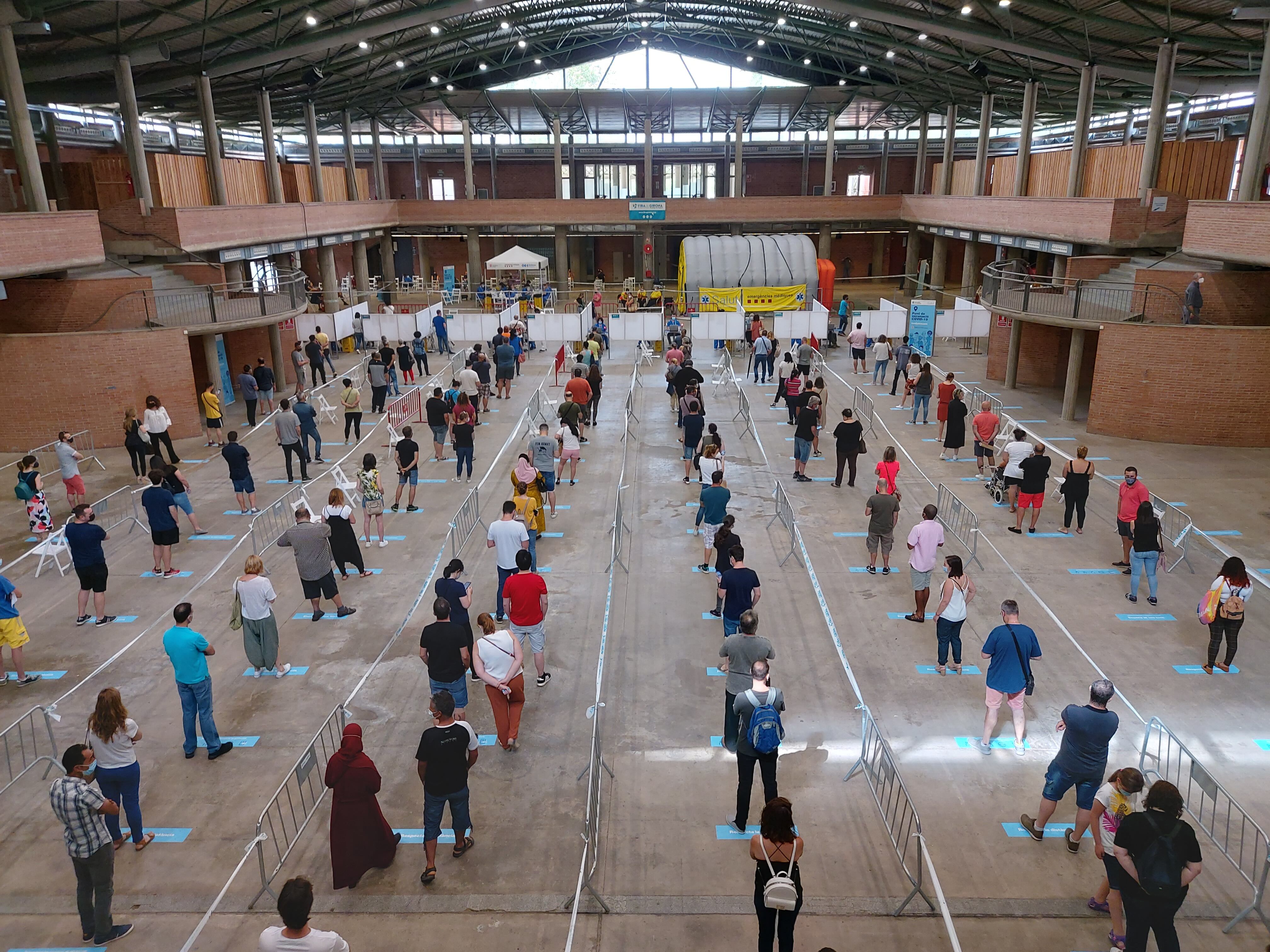 Punt vacunació massiva palau firal de Girona.