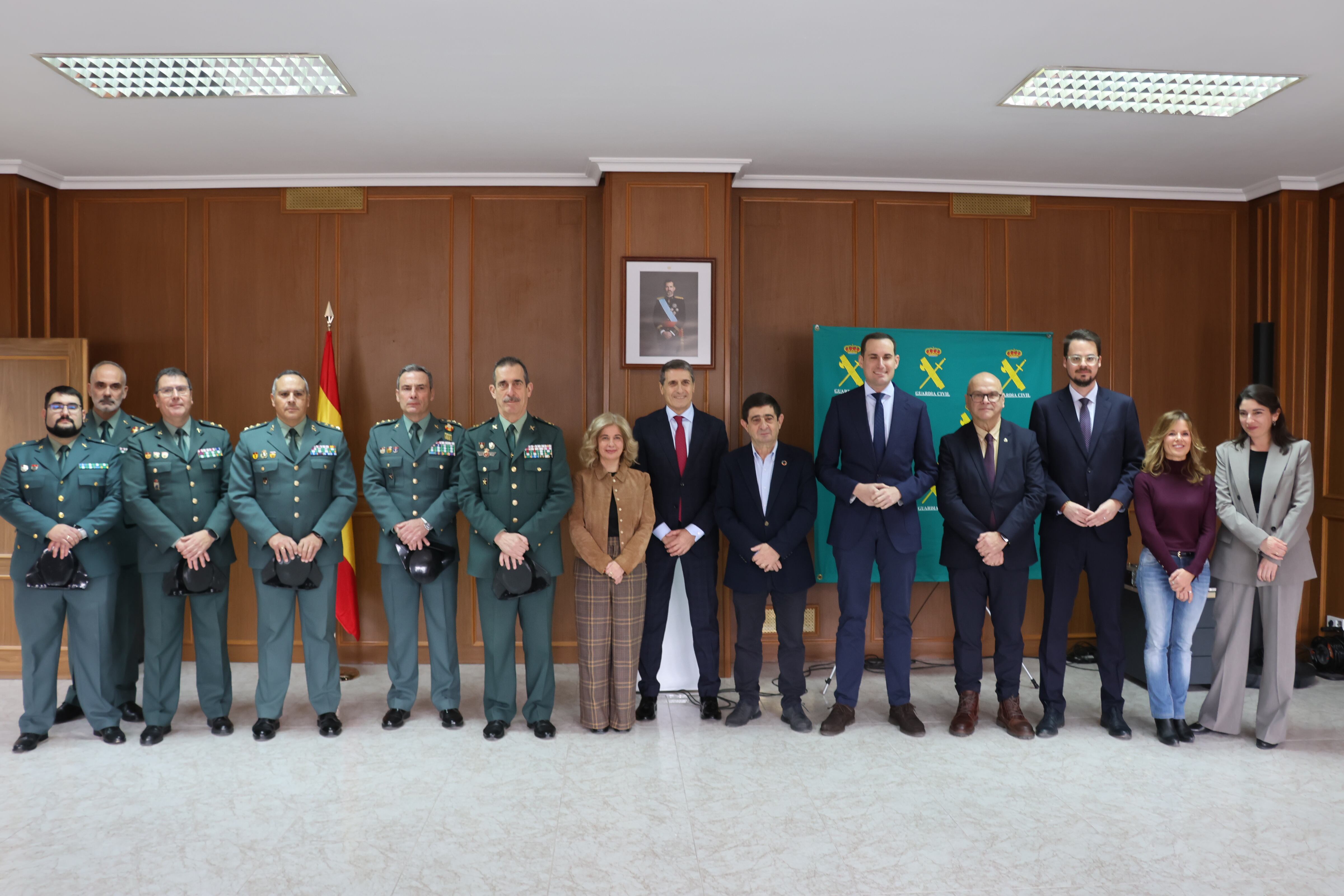 El delegado del Gobierno de España en Andalucía ha visitado la academia de la Guardia Civil de Úbeda