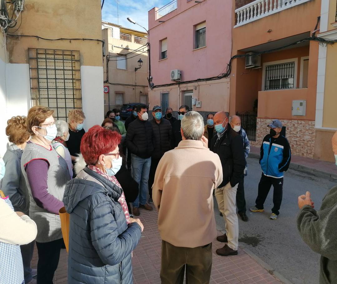 Vecinos de calle lorquina Portijico piden su mejora tras 32 años sin asfaltar