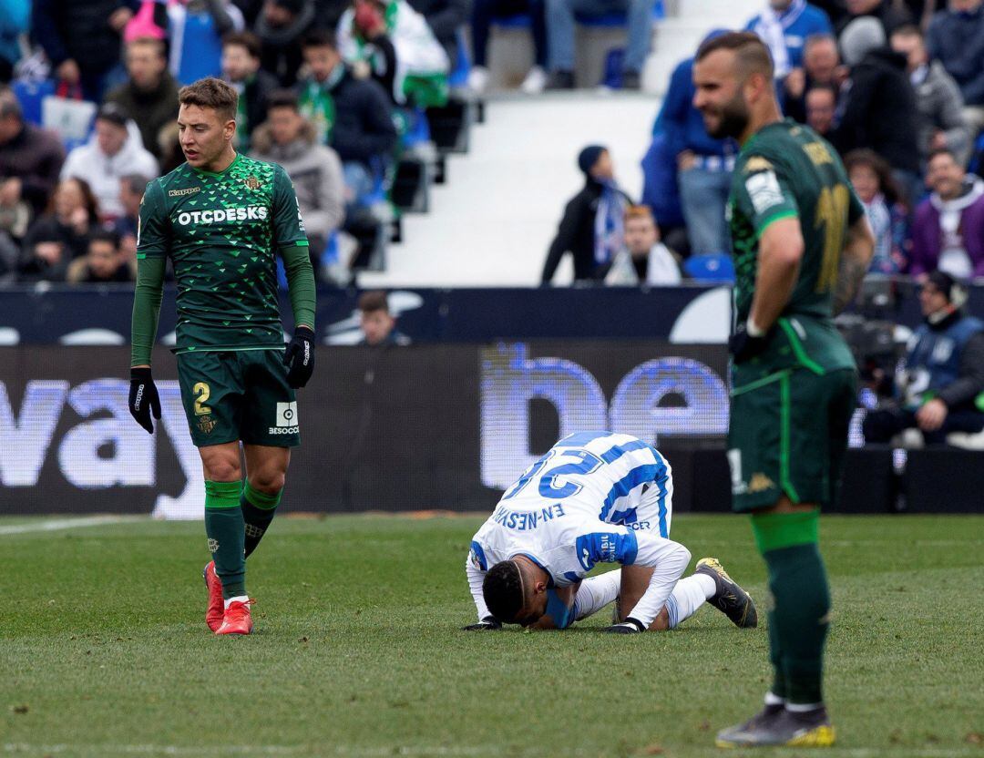 El delantero marroquí del Leganés Youssef En-Nesyri celebra su segundo gol ante el Betis 