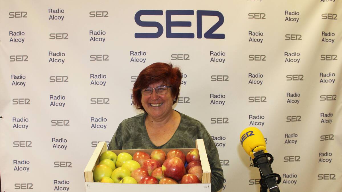 Mari Carmen Pérez, de Pomes de la Sarga, parla de la seua empresa de fruíta i productes agrícoles (08/11/2023)