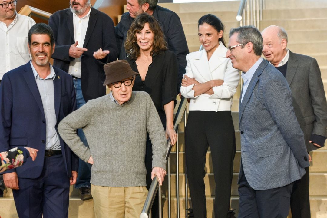 El alcalde San Sebastián, Eneko Goia, Woody Allen, las actrices Gina Gershon y Elena Anaya, el diputado general de Gipuzkoa, Markel Olano y el actor Wally Shawn.