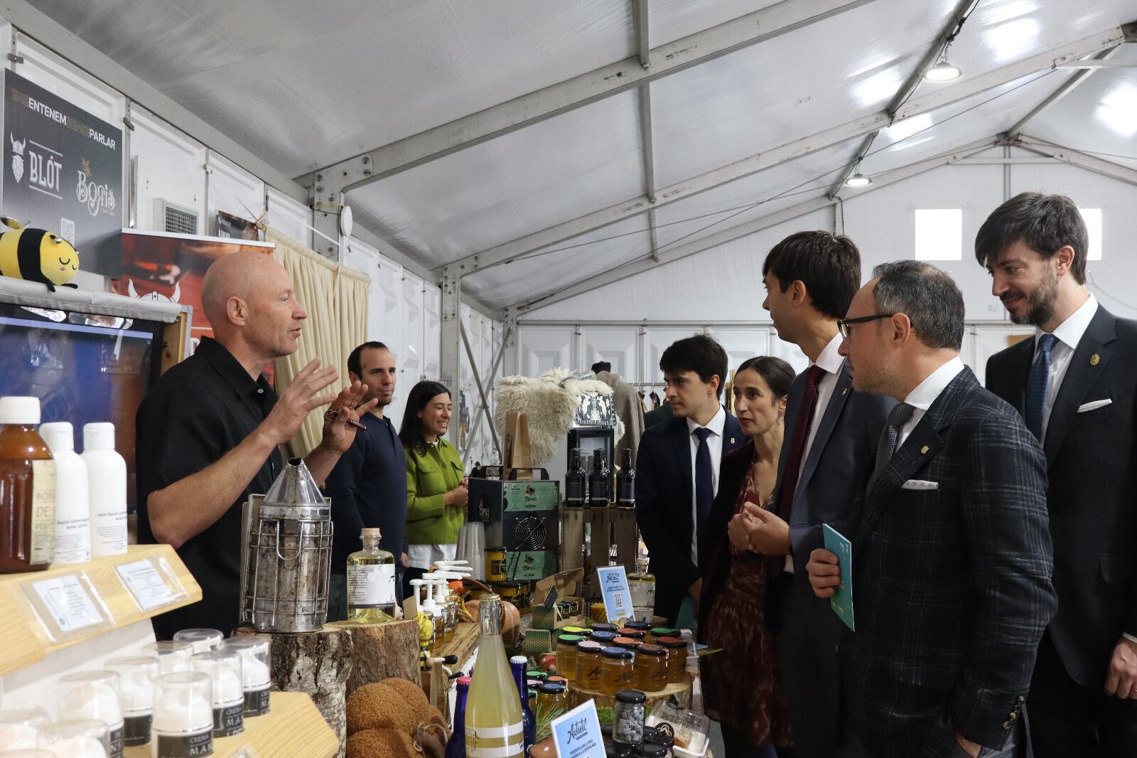 Visita de les autoritats a la 46a Fira d'Andorra la Vella que s'ha inaugurat aquest divendres.
