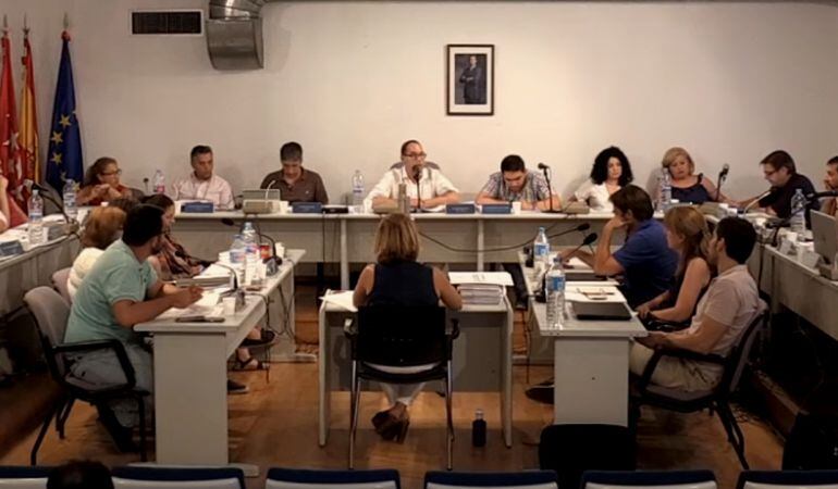 El Pleno ha debatido largamente sobre el recurso de dos trabajadoras al catálogo de puestos de funcionarios