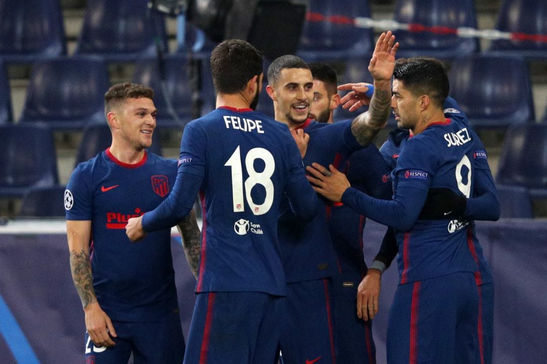 Los rojiblancos celebran el gol de Hermoso.