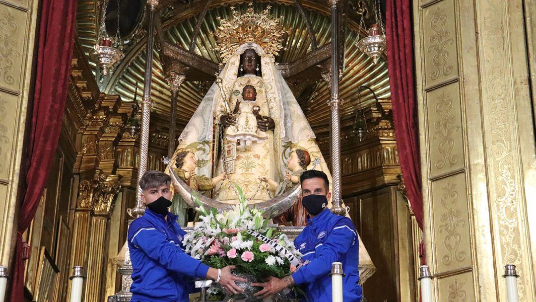 Antonio Bello y Padilla ante La Virgen de La Merced
