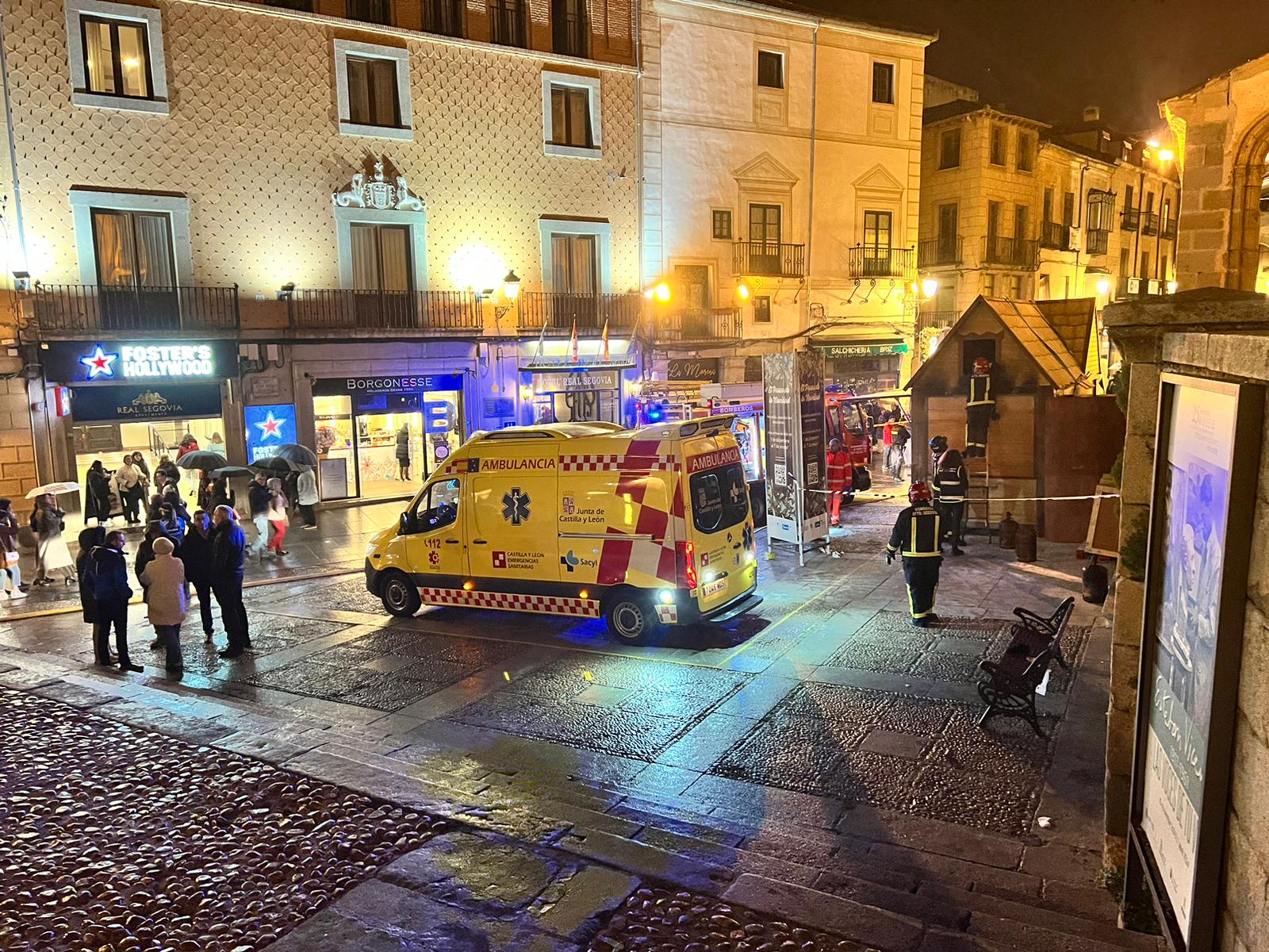 Dos heridos en una explosión en la churrería navideña de la Calle Real