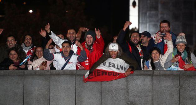 Un grupo de seguidores de River Plate, en Madrid.