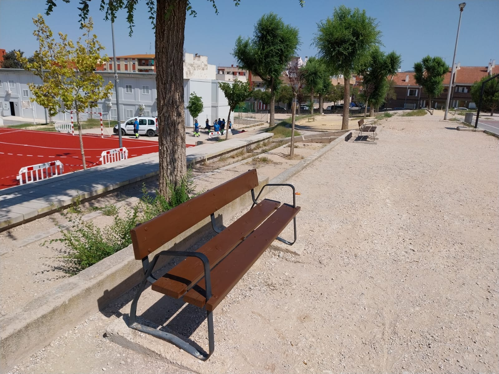 Mejoras en la pista deportiva y patio de los colegios