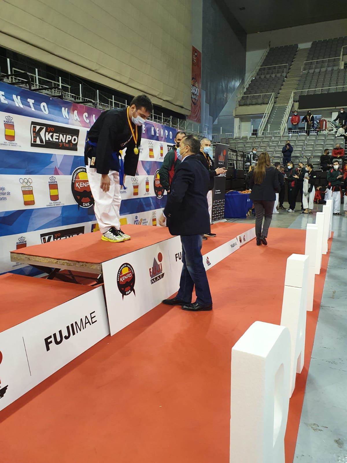 Enterga medallas- Felipe Herrera campeón de España sénior en Kenpo Karate