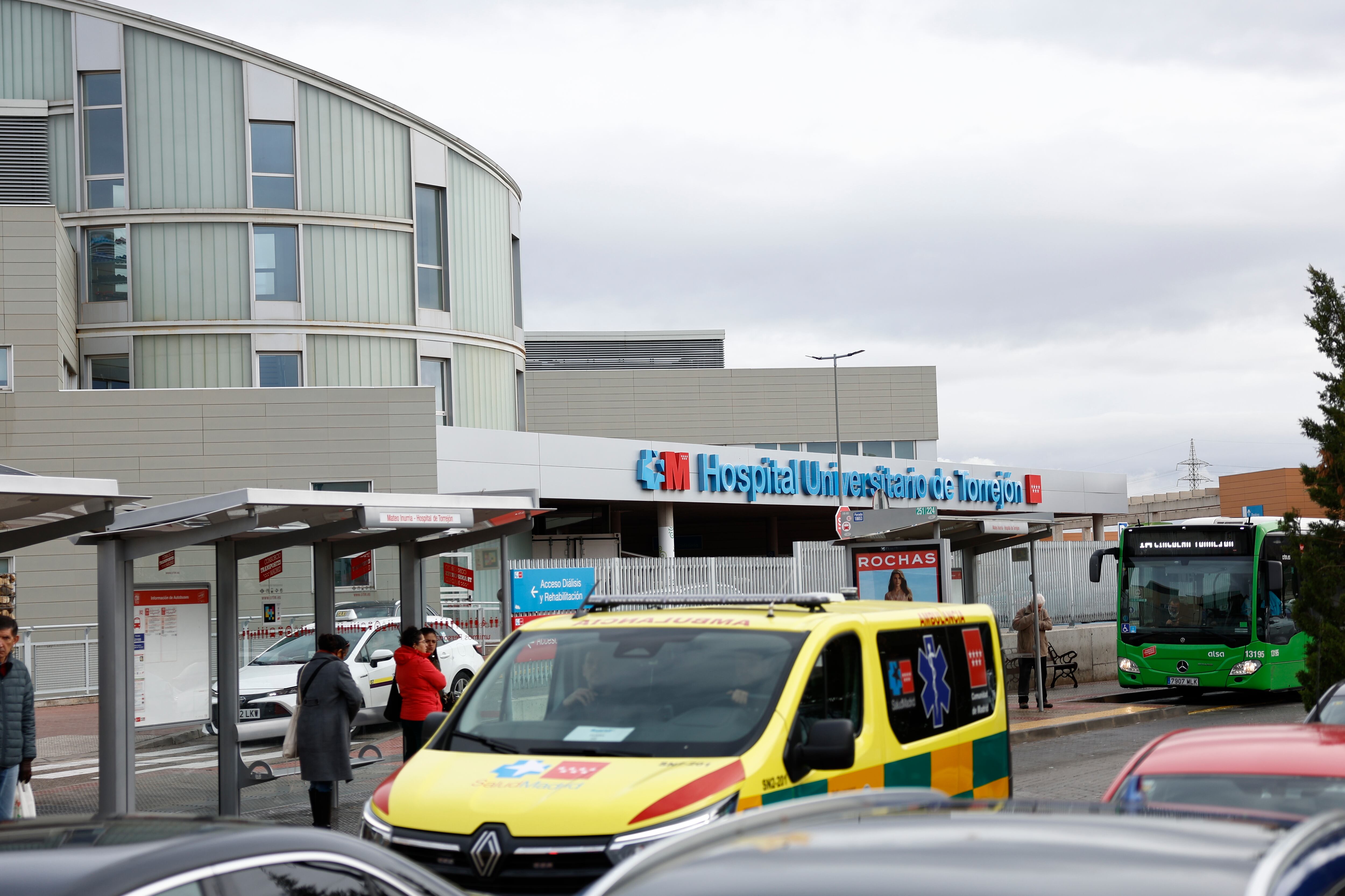 Vista de la entrada del Hospital de Torrejón de Ardoz gestionado por el grupo sanitario Ribera.