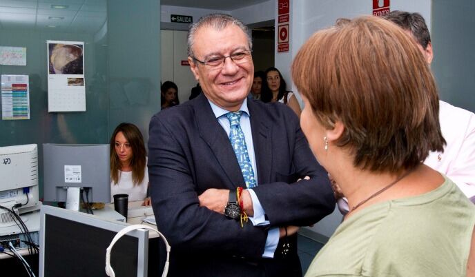 El consejero de Asuntos Sociales de la Comunidad de Madrid, Jesús Fermosel, visita las instalaciones de la Agencia Madrileña para la Tutela de Adultos