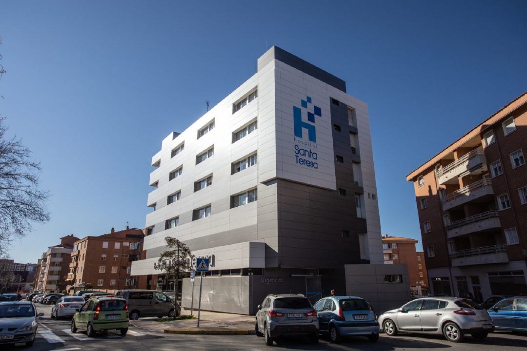 La presión hospitalaria ha obligado a derivar operaciones a la sanidad privada