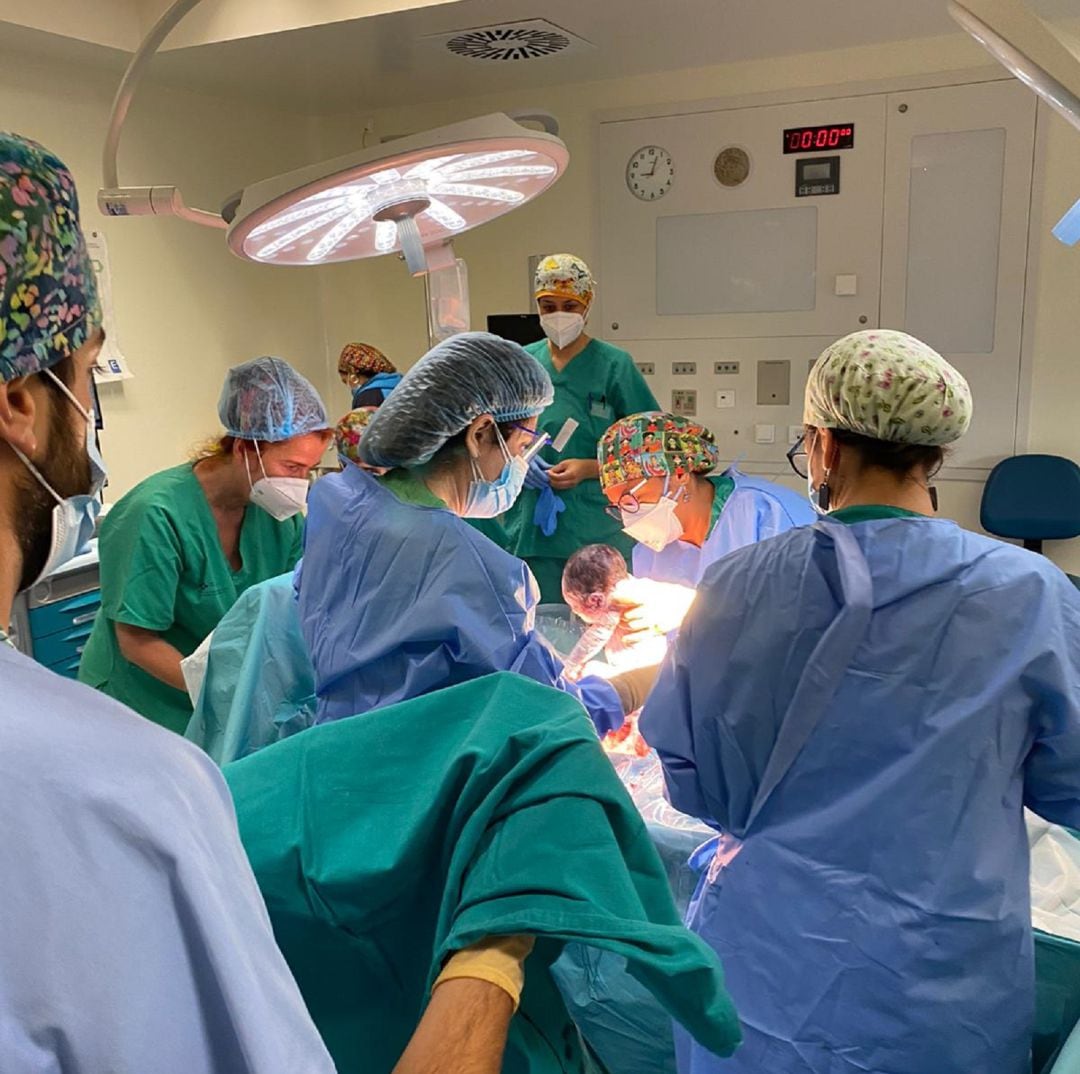 Una de las cesáreas realizadas en el hospital doctor José Molina Orosa de Arrecife.