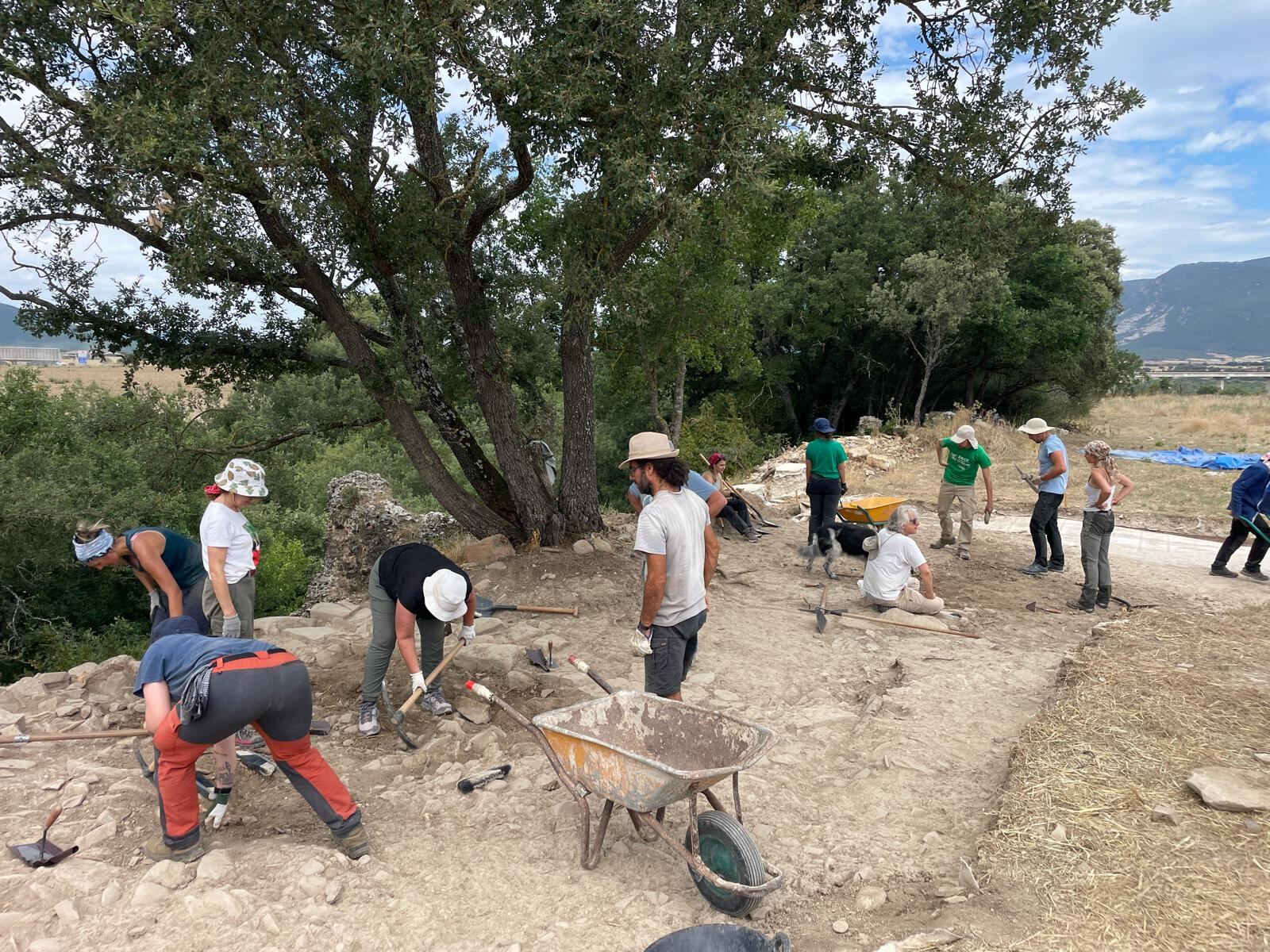 Excavaciones en el yacimiento romano de Artieda
