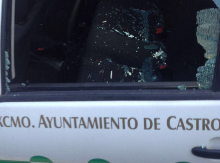 Daños en vehículo municipal.