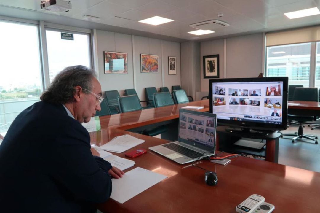 El conseller Martí March prepara activitats de reforç i lúdiques pels estudiants de cara al juliol.