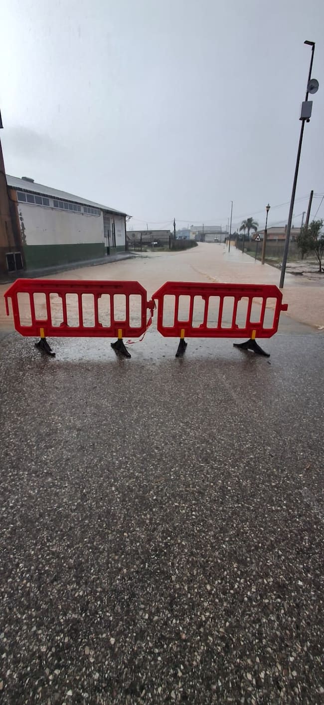 Corte de carretera en Barxeta. Fuente: Ajuntament de Barxeta